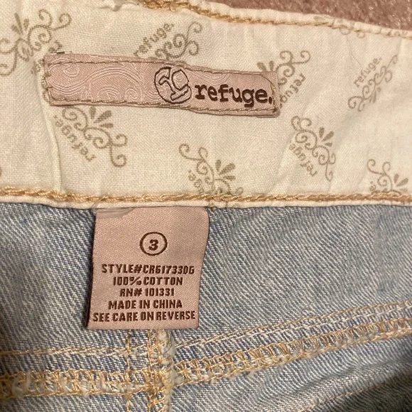 Denim shorts - Picture 2 of 3